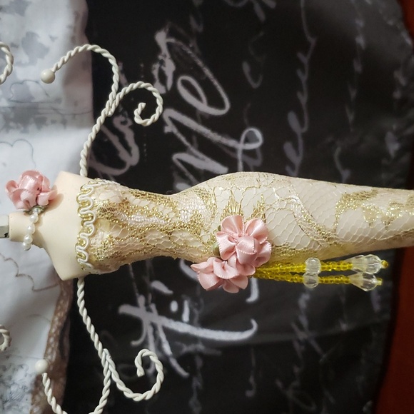 Victorian Mannequin Jewelry Holder for Necklaces Vintage tall gold and white - Picture 3 of 7